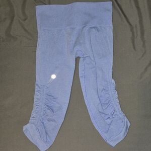 Blue Lululemon cropped leggings